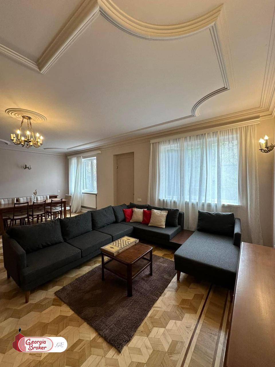 იყიდება ახალი გარემონტებული 9 ოთახიანი სახლი არმაზში